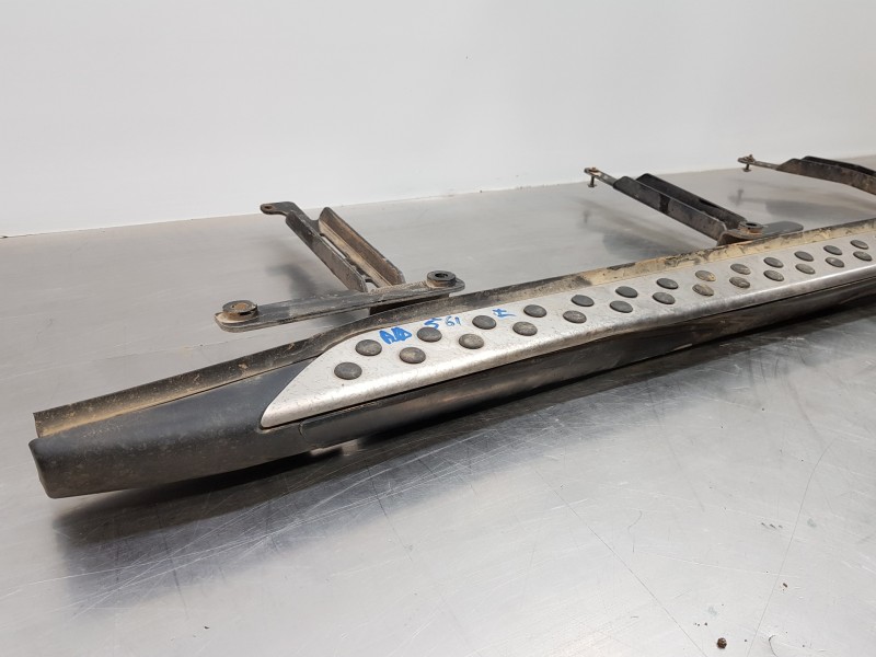 Recambio de estribos laterales para toyota c-hr hybrid referencia OEM IAM PW38810001  