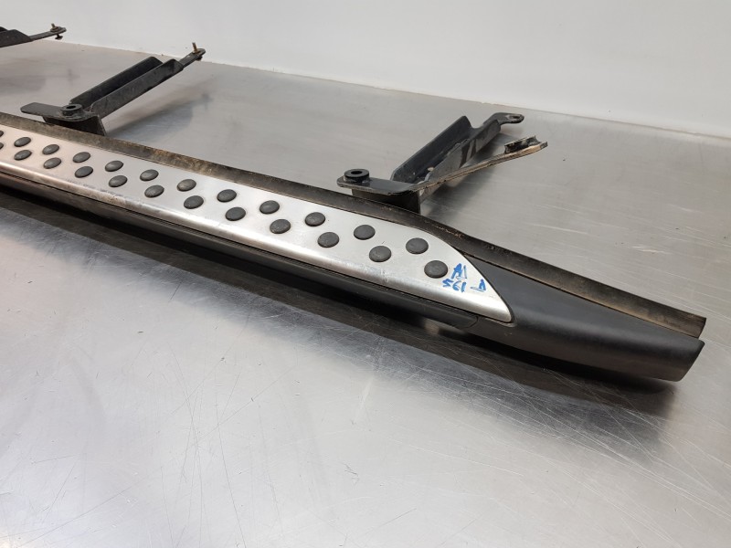 Recambio de estribos laterales para toyota c-hr hybrid referencia OEM IAM PW38810001  