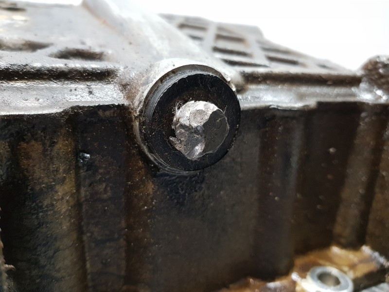 Recambio de carter para bmw mini (r50,r53) cooper referencia OEM IAM 11137513061 04777834AB  Recambio de carter para bmw mini (r50,r53) cooper referencia OEM IAM 11137513061 04777834AB