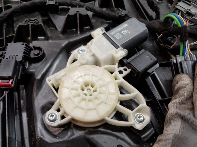 Recambio de elevalunas delantero izquierdo para ford fiesta (ce1) ecoboost active referencia OEM IAM 2499845 H1BBA23209CF 242691