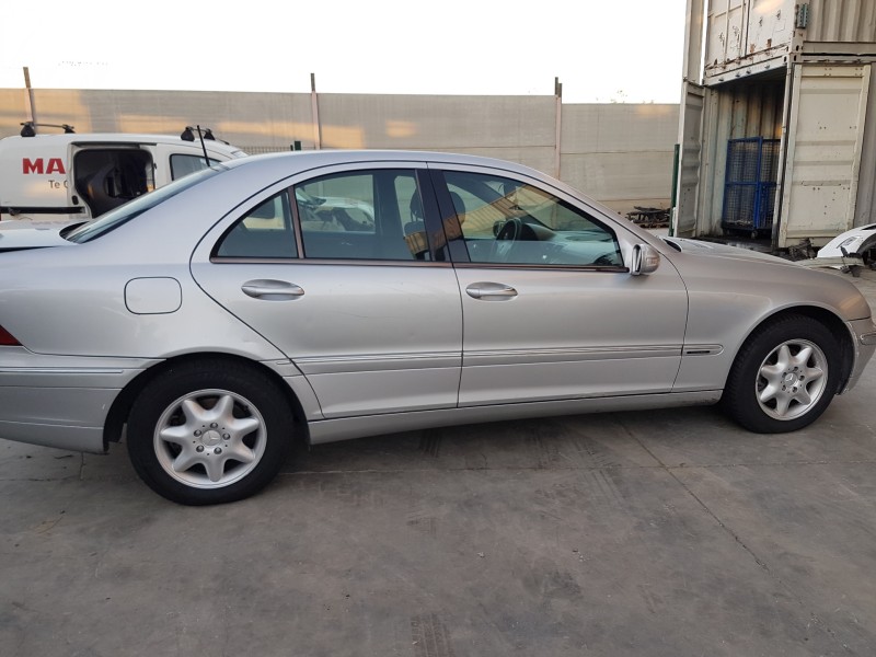 mercedes clase c (w203) berlina del año 2001
