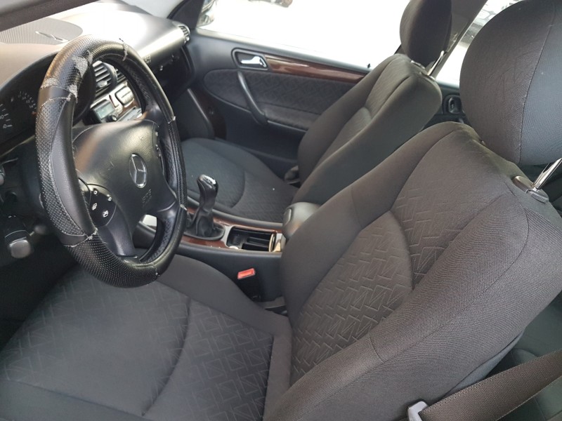 mercedes clase c (w203) berlina del año 2001