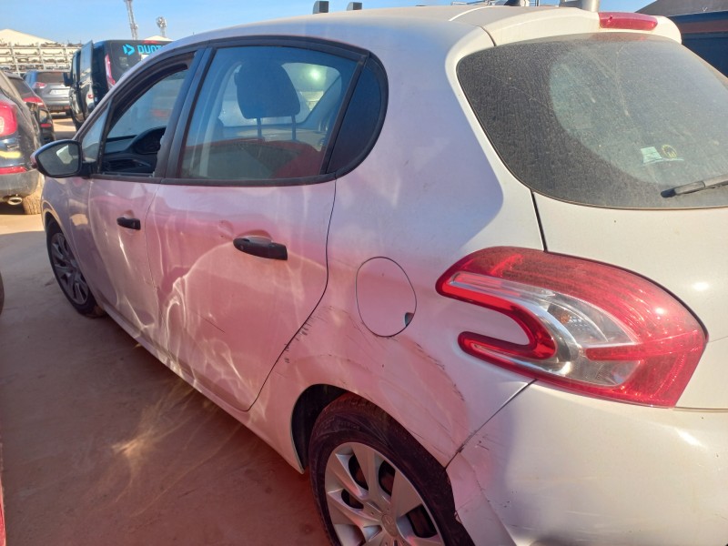 peugeot 208 del año 2012