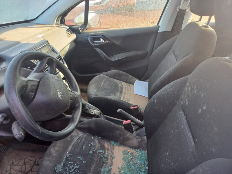 peugeot 208 del año 2012