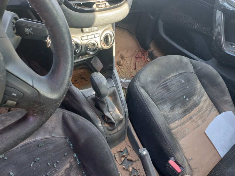 peugeot 208 del año 2012