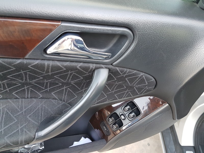 mercedes clase c (w203) berlina del año 2001