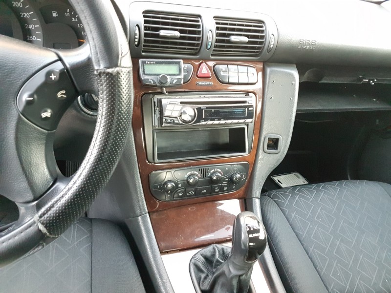 mercedes clase c (w203) berlina del año 2001