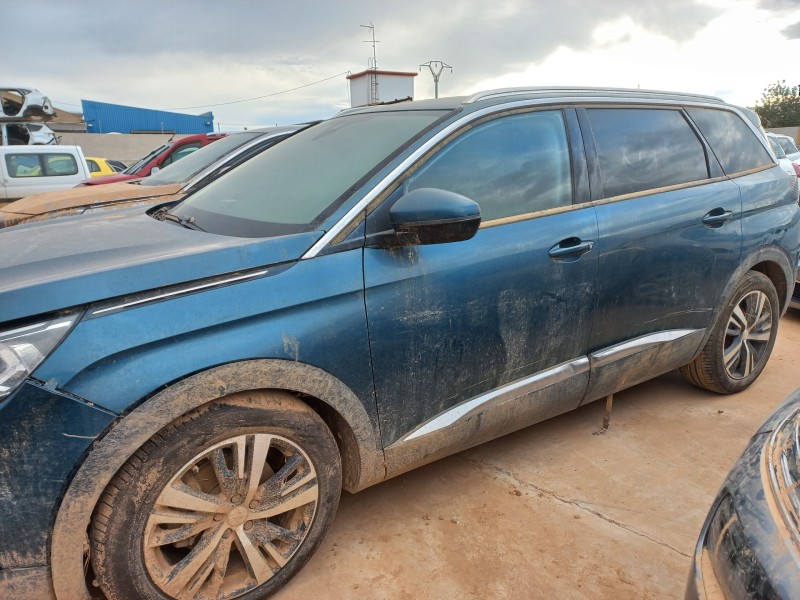 peugeot 5008 del año 2025