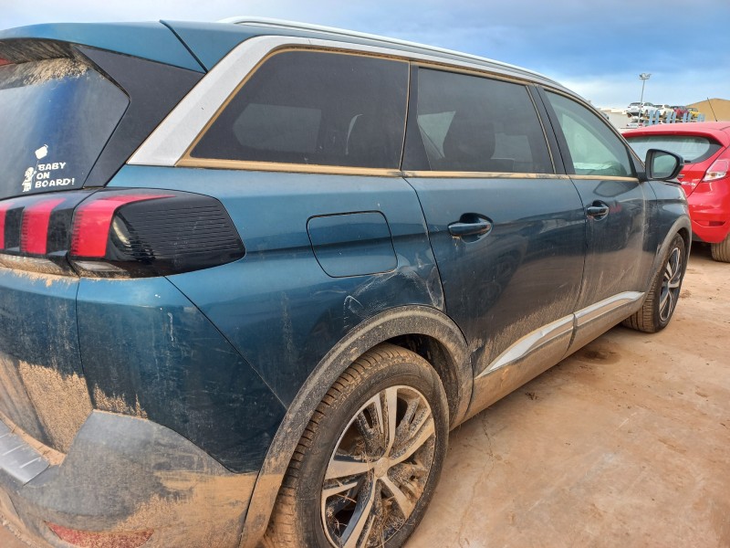 peugeot 5008 del año 2025