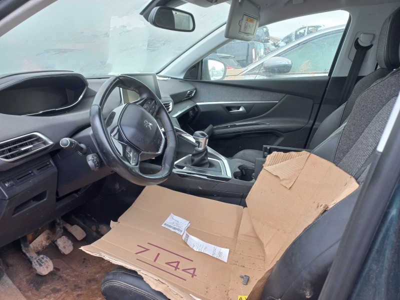 peugeot 5008 del año 2025