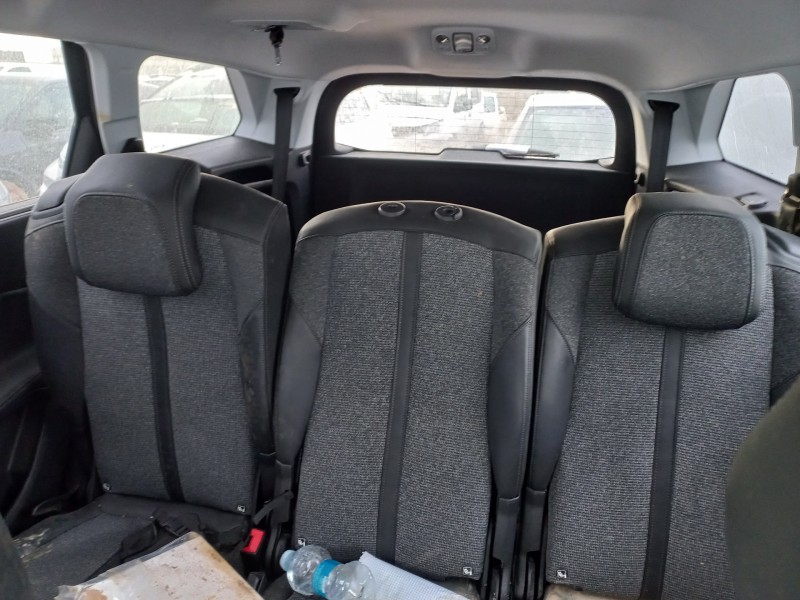 peugeot 5008 del año 2025