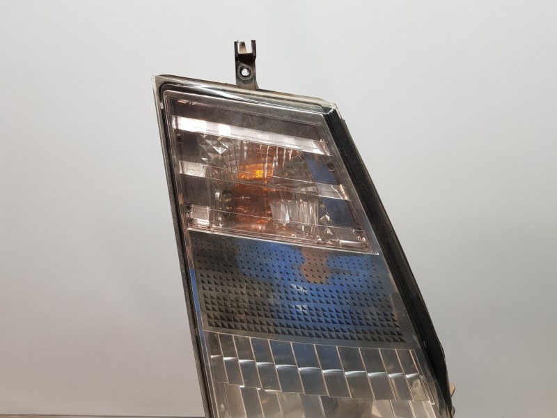 Recambio de faro derecho para renault maxity 130 dxi referencia OEM IAM 26010MB40A 89317201 7485152479