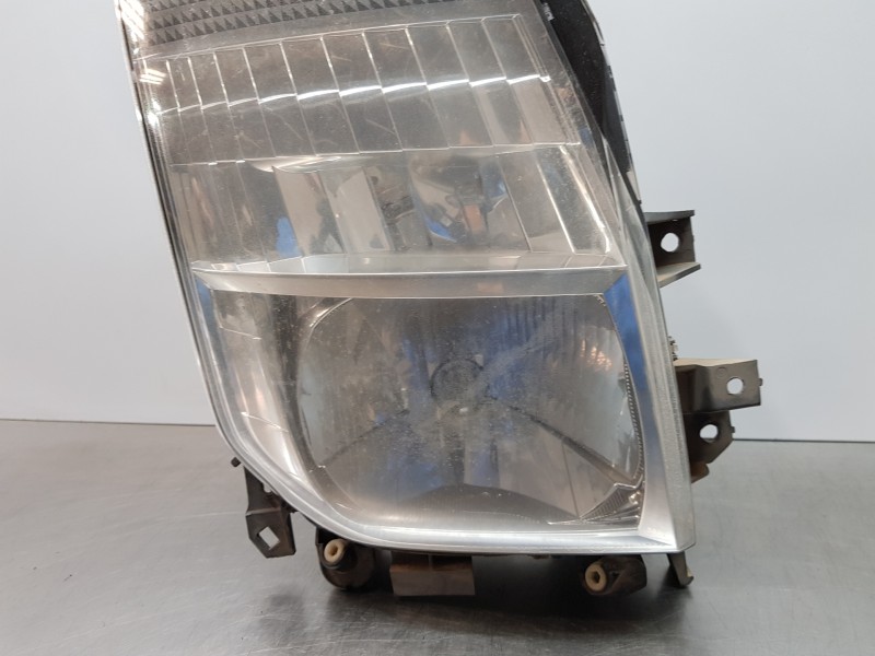 Recambio de faro derecho para renault maxity 130 dxi referencia OEM IAM 26010MB40A 89317201 7485152479