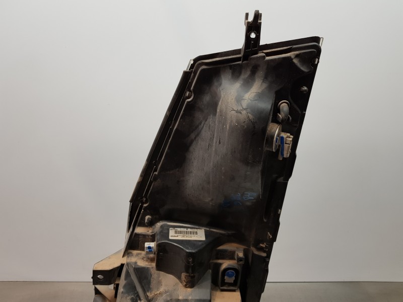 Recambio de faro derecho para renault maxity 130 dxi referencia OEM IAM 26010MB40A 89317201 7485152479