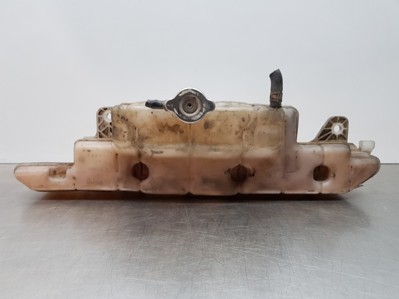 Recambio de deposito expansion para renault maxity 130 dxi referencia OEM IAM 21710MB40C  