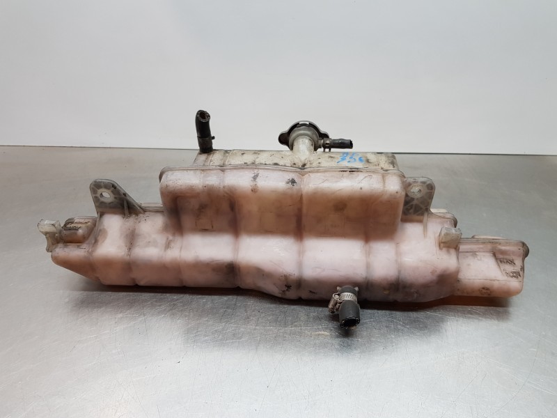 Recambio de deposito expansion para renault maxity 130 dxi referencia OEM IAM 21710MB40C  