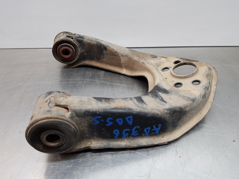 Recambio de brazo suspension superior delantero derecho para renault maxity 130 dxi referencia OEM IAM 5001871611  