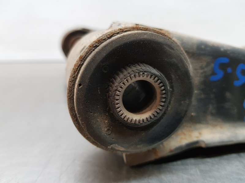 Recambio de brazo suspension superior delantero derecho para renault maxity 130 dxi referencia OEM IAM 5001871611  