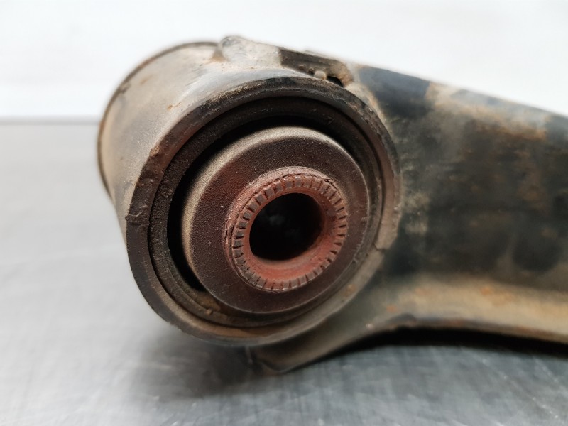 Recambio de brazo suspension superior delantero derecho para renault maxity 130 dxi referencia OEM IAM 5001871611  