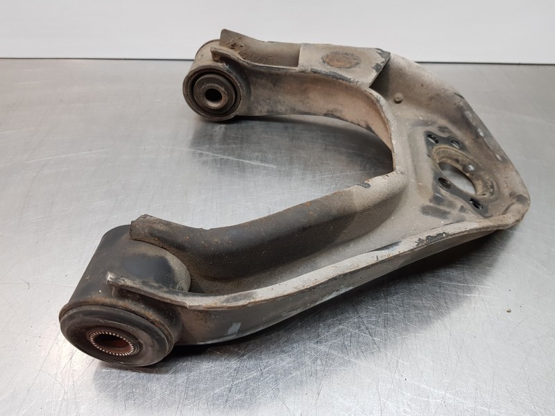 Recambio de brazo suspension superior delantero derecho para renault maxity 130 dxi referencia OEM IAM 5001871611  