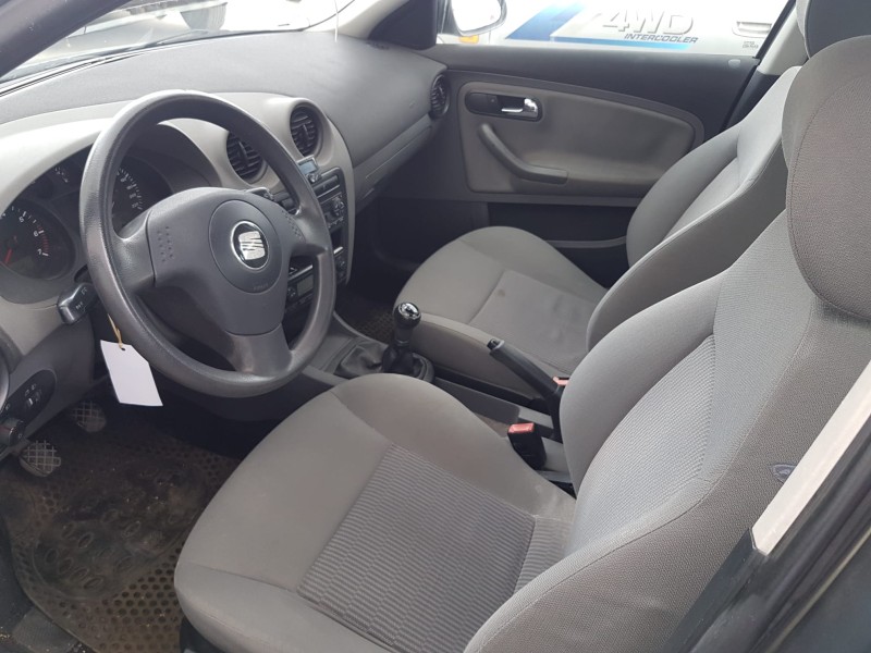 seat ibiza (6l1) del año 2003