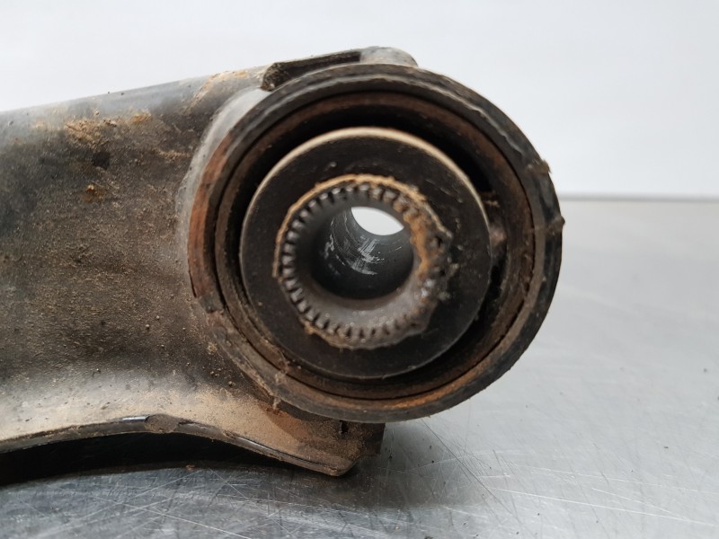 Recambio de brazo suspension superior delantero izquierdo para renault maxity 130 dxi referencia OEM IAM 5001871612  