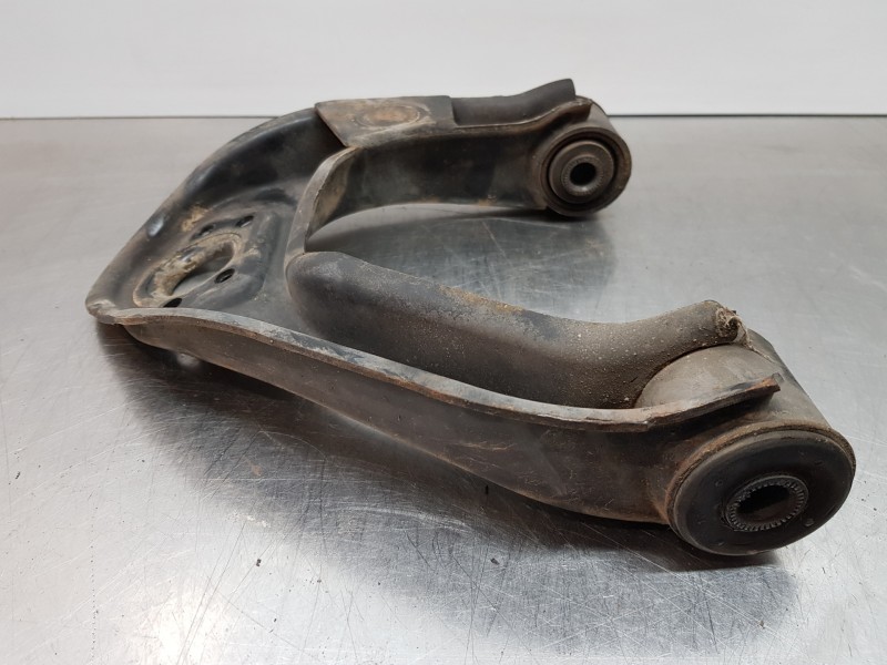 Recambio de brazo suspension superior delantero izquierdo para renault maxity 130 dxi referencia OEM IAM 5001871612  
