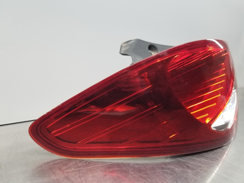 Recambio de piloto trasero izquierdo para hyundai i20 classic referencia OEM IAM 924011J000   Recambio de piloto trasero izquierdo para hyundai i20 classic referencia OEM IAM 924011J000