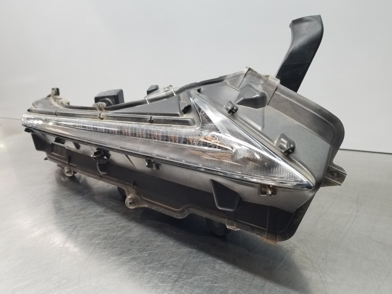 Recambio de piloto delantero derecho para lexus nx essence referencia OEM IAM 8161078090  