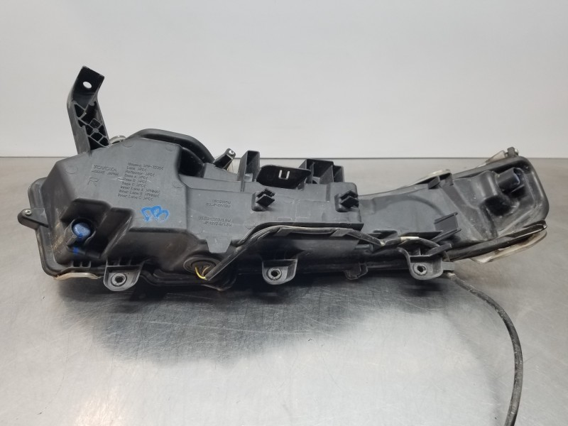 Recambio de piloto delantero derecho para lexus nx essence referencia OEM IAM 8161078090  