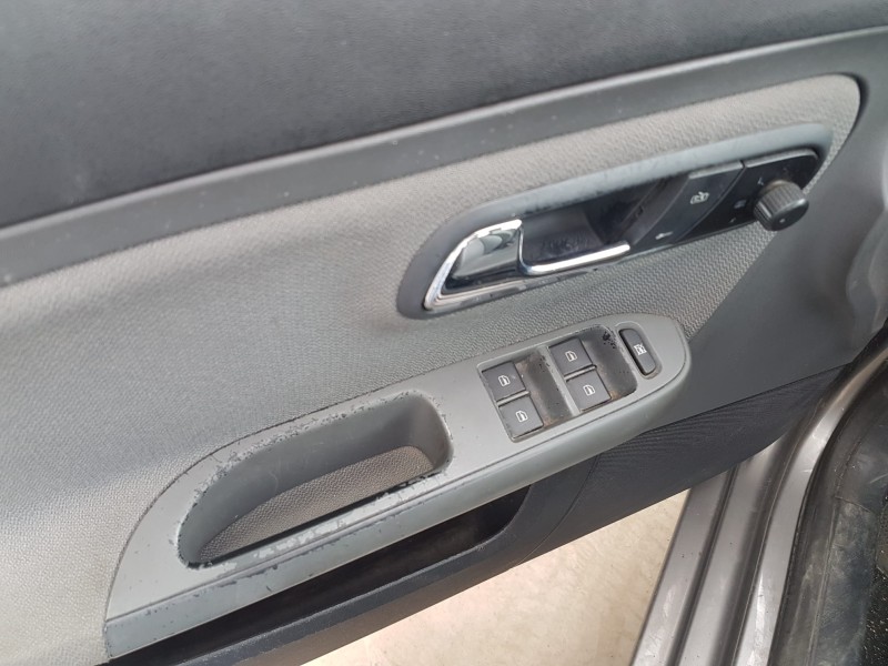 seat ibiza (6l1) del año 2003