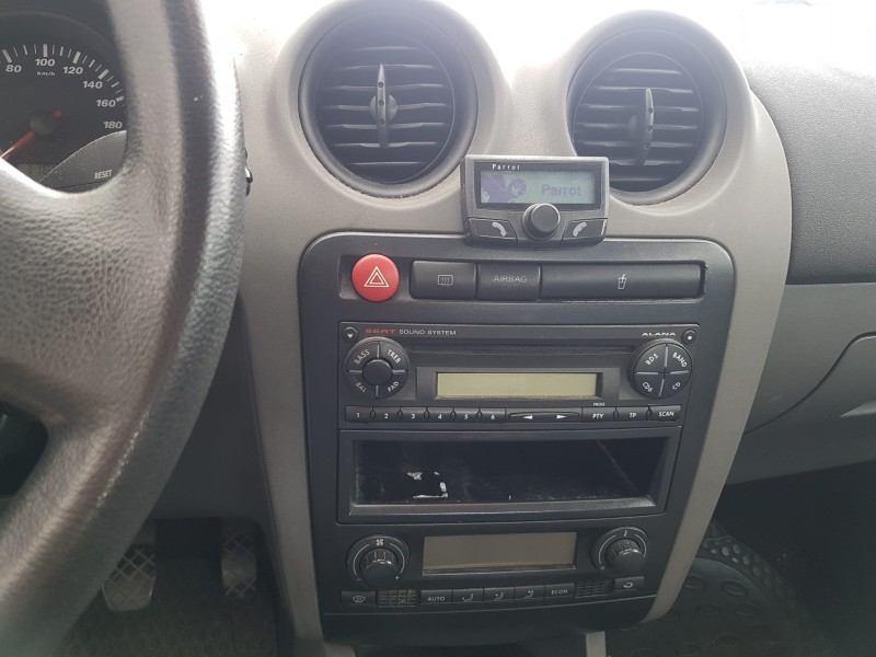 seat ibiza (6l1) del año 2003
