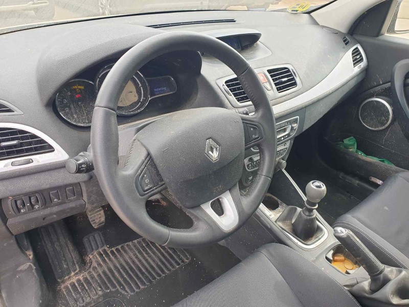 renault megane iii berlina 5 p del año 2008