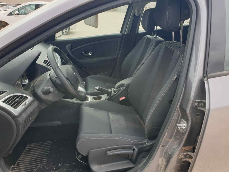 renault megane iii berlina 5 p del año 2008