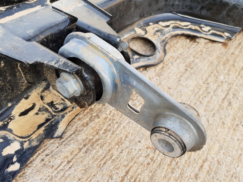 Recambio de puente delantero para renault megane iv berlina 5p fastback referencia OEM IAM 544013074R 546118564R  Recambio de puente delantero para renault megane iv berlina 5p fastback referencia OEM IAM 544013074R 546118564R