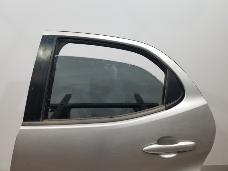 Recambio de puerta trasera izquierda para toyota yaris hybrid referencia OEM IAM 67004K0060  