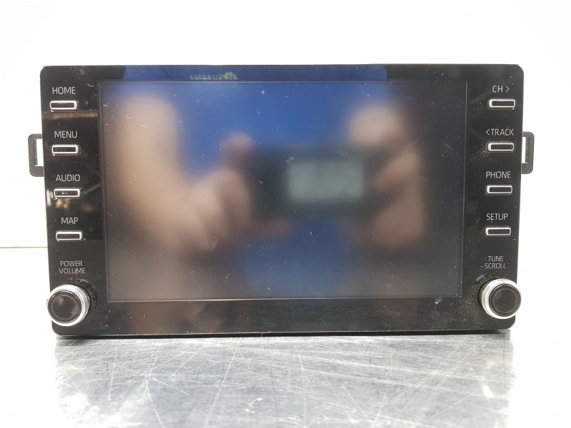 Recambio de pantalla multifuncion para toyota yaris hybrid referencia OEM IAM 86140K0170  