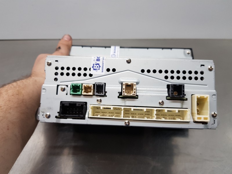 Recambio de pantalla multifuncion para toyota yaris hybrid referencia OEM IAM 86140K0170  