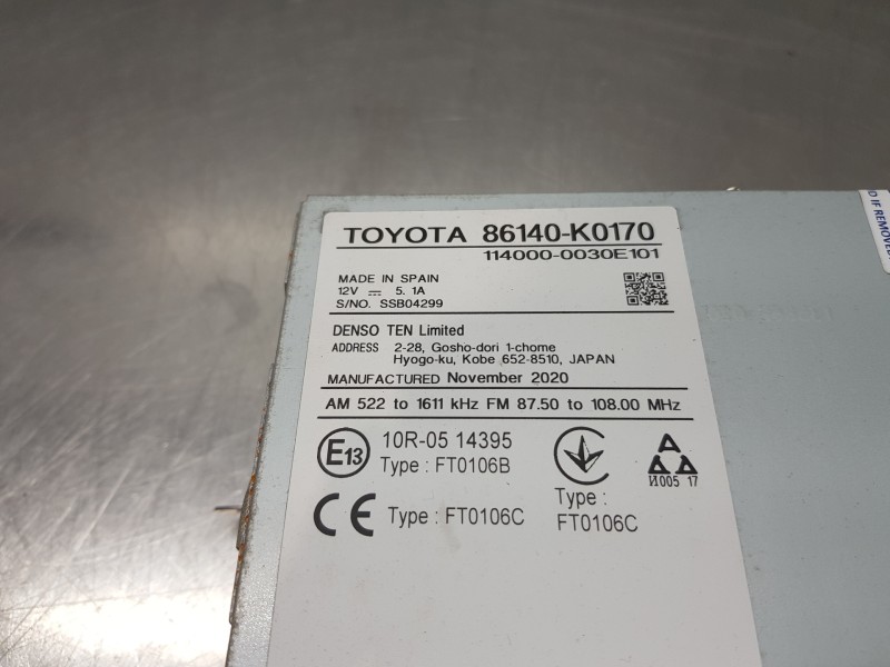 Recambio de pantalla multifuncion para toyota yaris hybrid referencia OEM IAM 86140K0170  