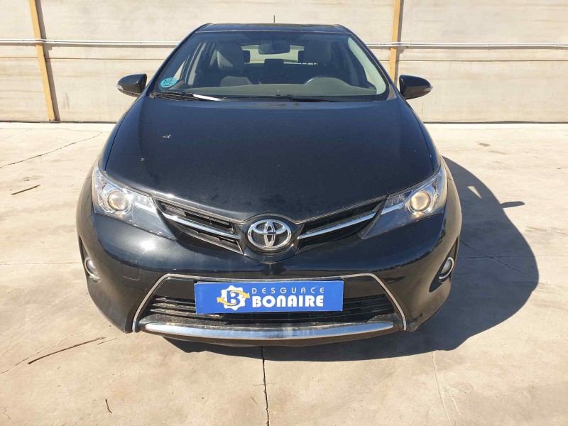 toyota auris del año 2012