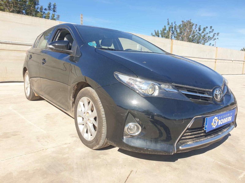 toyota auris del año 2012