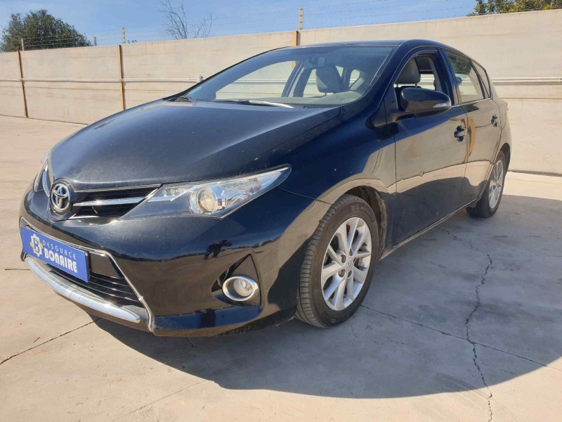 toyota auris del año 2012