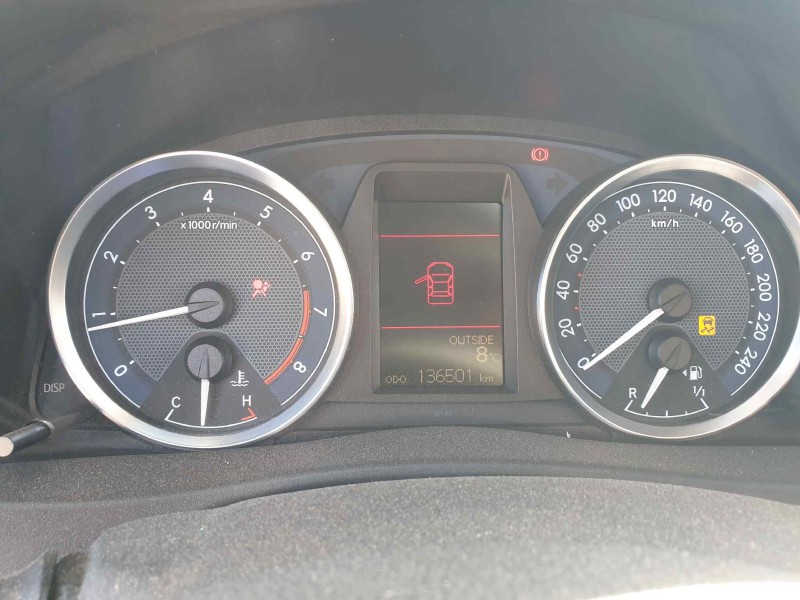 toyota auris del año 2012