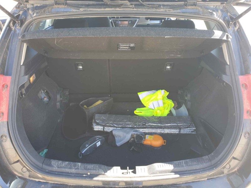 toyota auris del año 2012