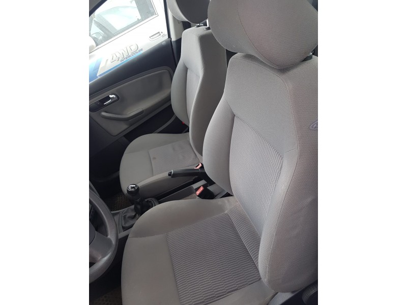 seat ibiza (6l1) del año 2003