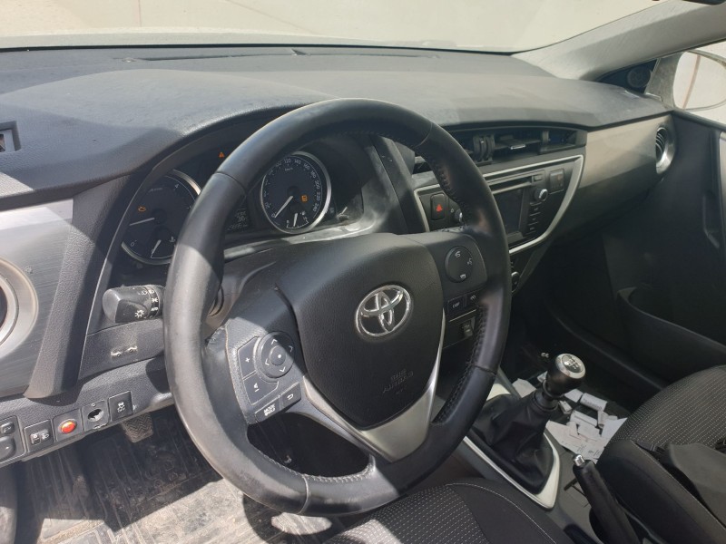 toyota auris touring sports (e18) del año 2013