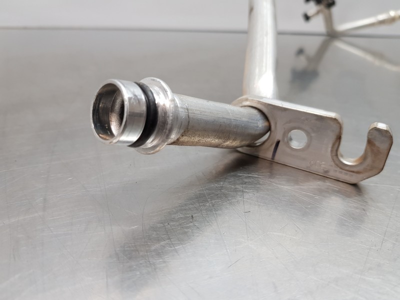 Recambio de tubos aire acondicionado para toyota yaris hybrid referencia OEM IAM 88707K0040  