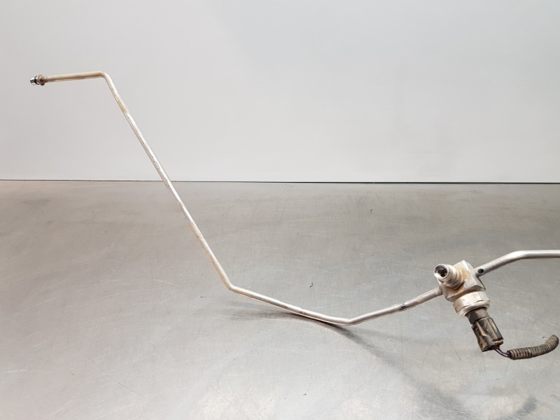 Recambio de tubos aire acondicionado para toyota yaris hybrid referencia OEM IAM 88710K0060  