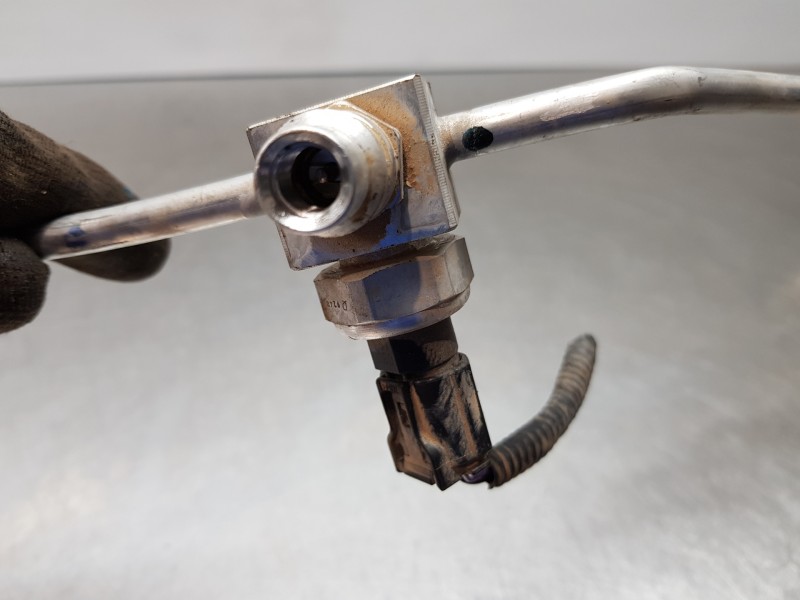 Recambio de tubos aire acondicionado para toyota yaris hybrid referencia OEM IAM 88710K0060  