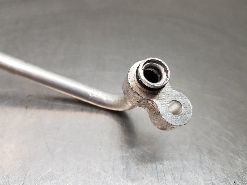 Recambio de tubos aire acondicionado para toyota yaris hybrid referencia OEM IAM 88711K0030  